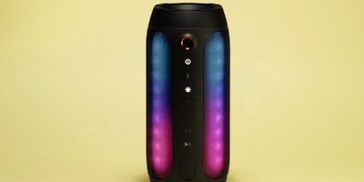 财神的宝藏游戏中聚宝盆道具的展示图，一个装满珠宝的古代盆器